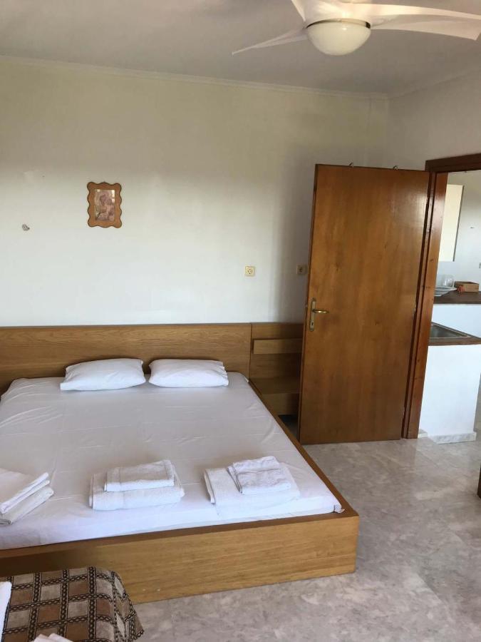 Great First Floor Appartment With View Nea Kallikrateia Buitenkant foto