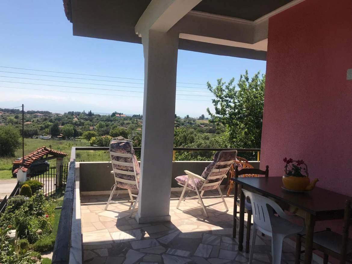Great First Floor Appartment With View Nea Kallikrateia Buitenkant foto