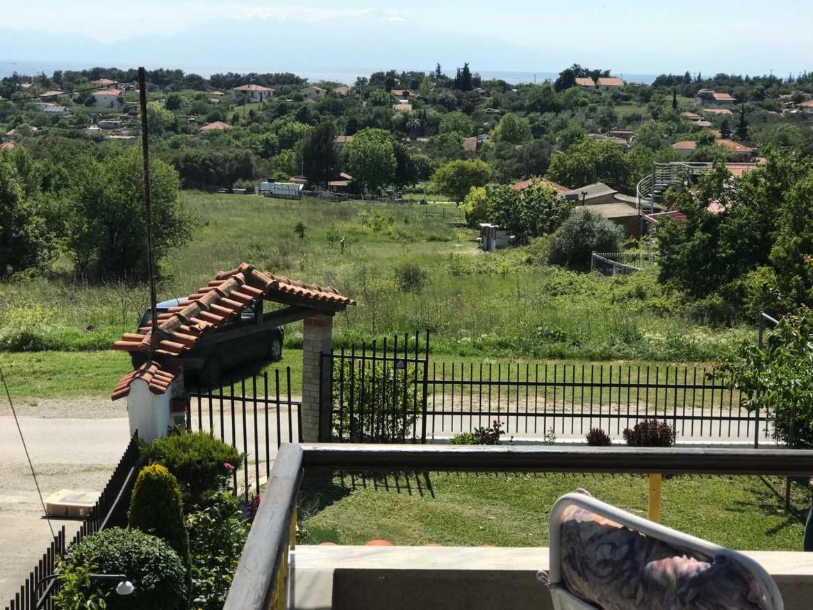 Great First Floor Appartment With View Nea Kallikrateia Buitenkant foto