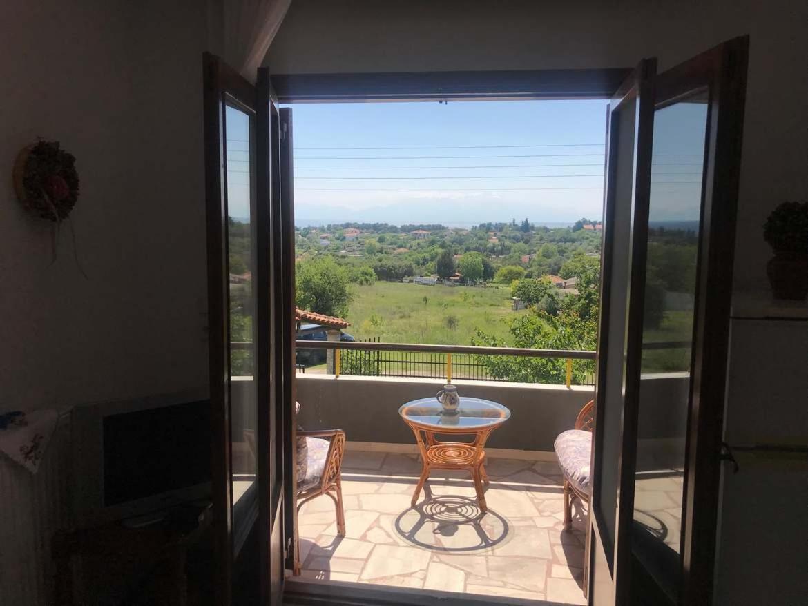 Great First Floor Appartment With View Nea Kallikrateia Buitenkant foto