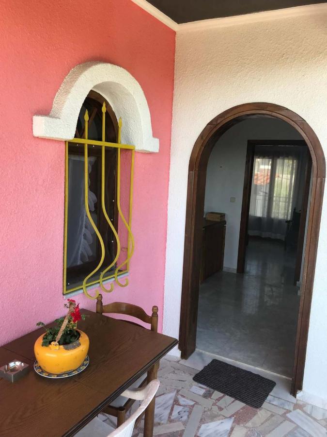 Great First Floor Appartment With View Nea Kallikrateia Buitenkant foto