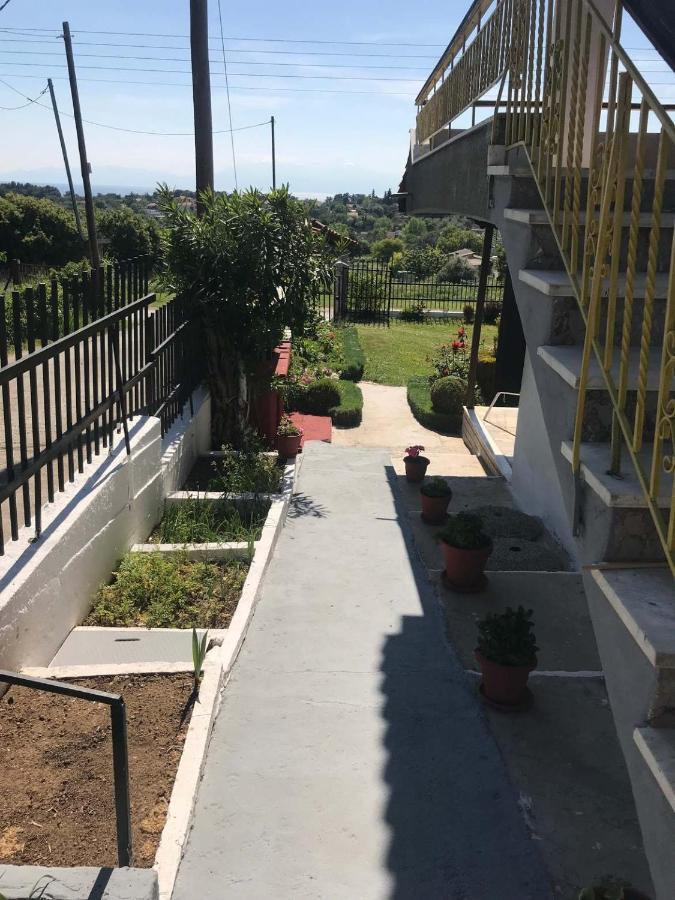 Great First Floor Appartment With View Nea Kallikrateia Buitenkant foto