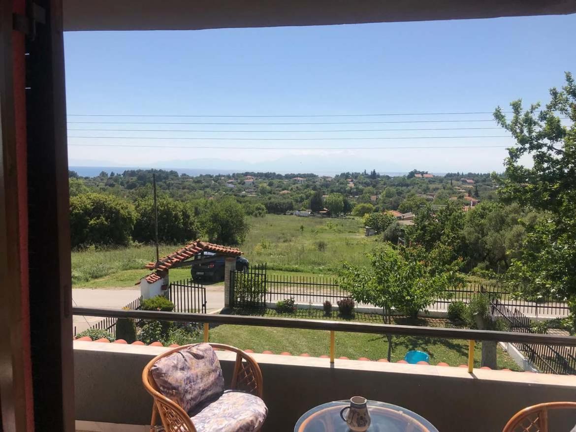 Great First Floor Appartment With View Nea Kallikrateia Buitenkant foto