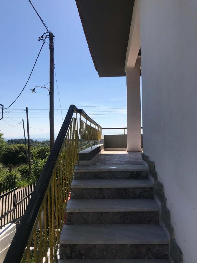 Great First Floor Appartment With View Nea Kallikrateia Buitenkant foto