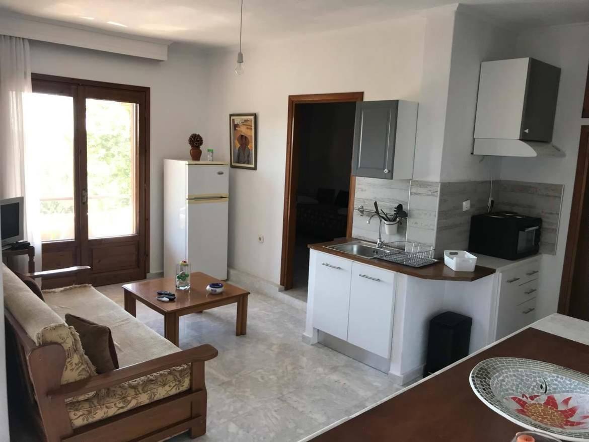 Great First Floor Appartment With View Nea Kallikrateia Buitenkant foto